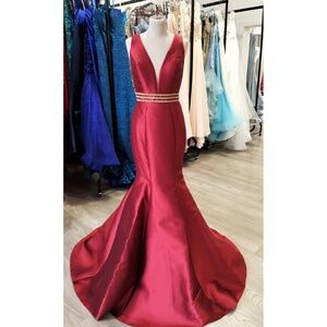 JVN59891 MAKE AN OFFER burgundy satin evening prom parent fishtail dress